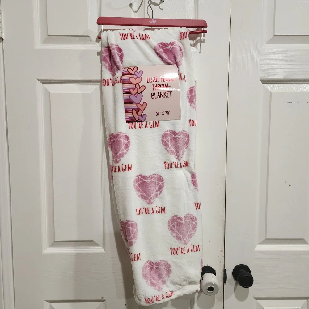 Luxe Plush Throw-Blanket